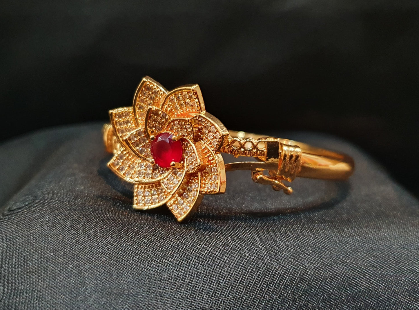 Openable Flower Bracelet ( Kara ) - China Gold