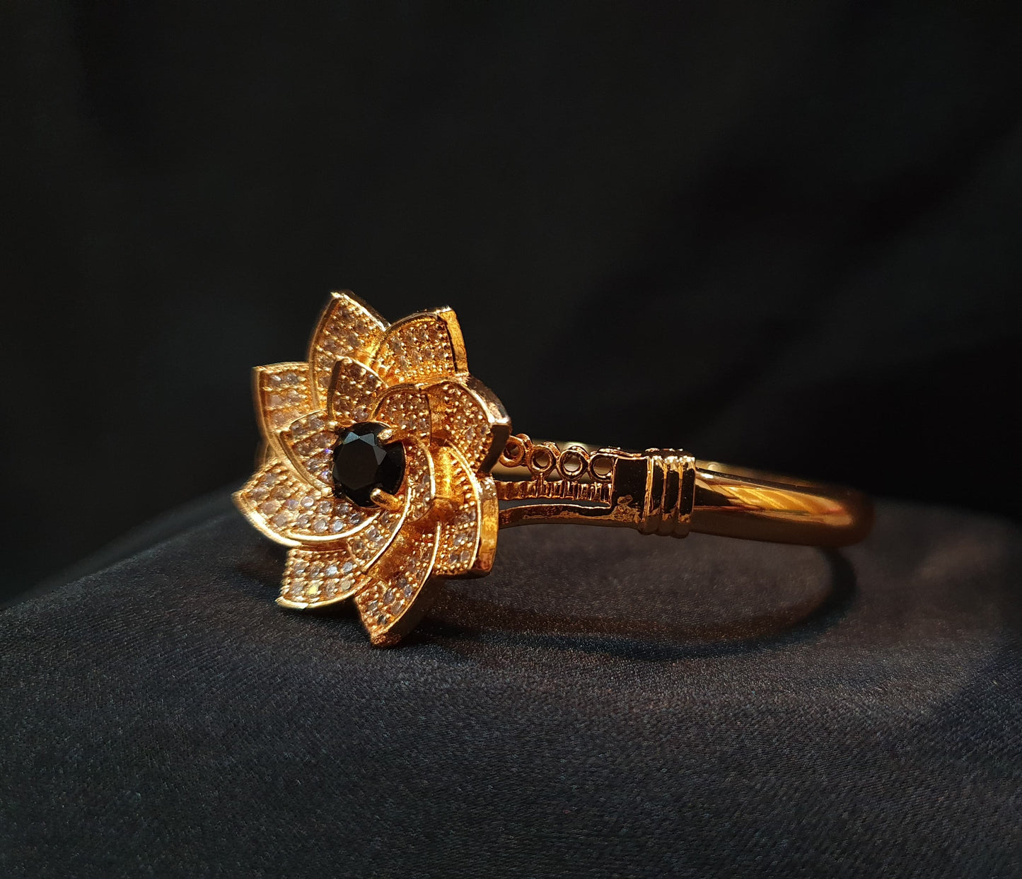Openable Flower Bracelet ( Kara ) - China Gold
