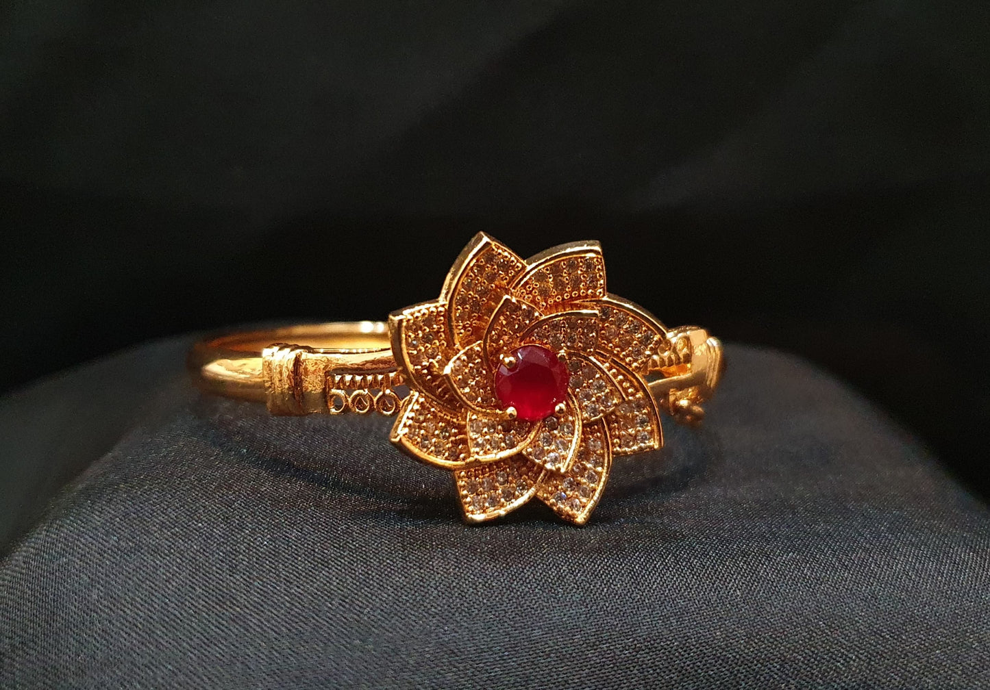 Openable Flower Bracelet ( Kara ) - China Gold