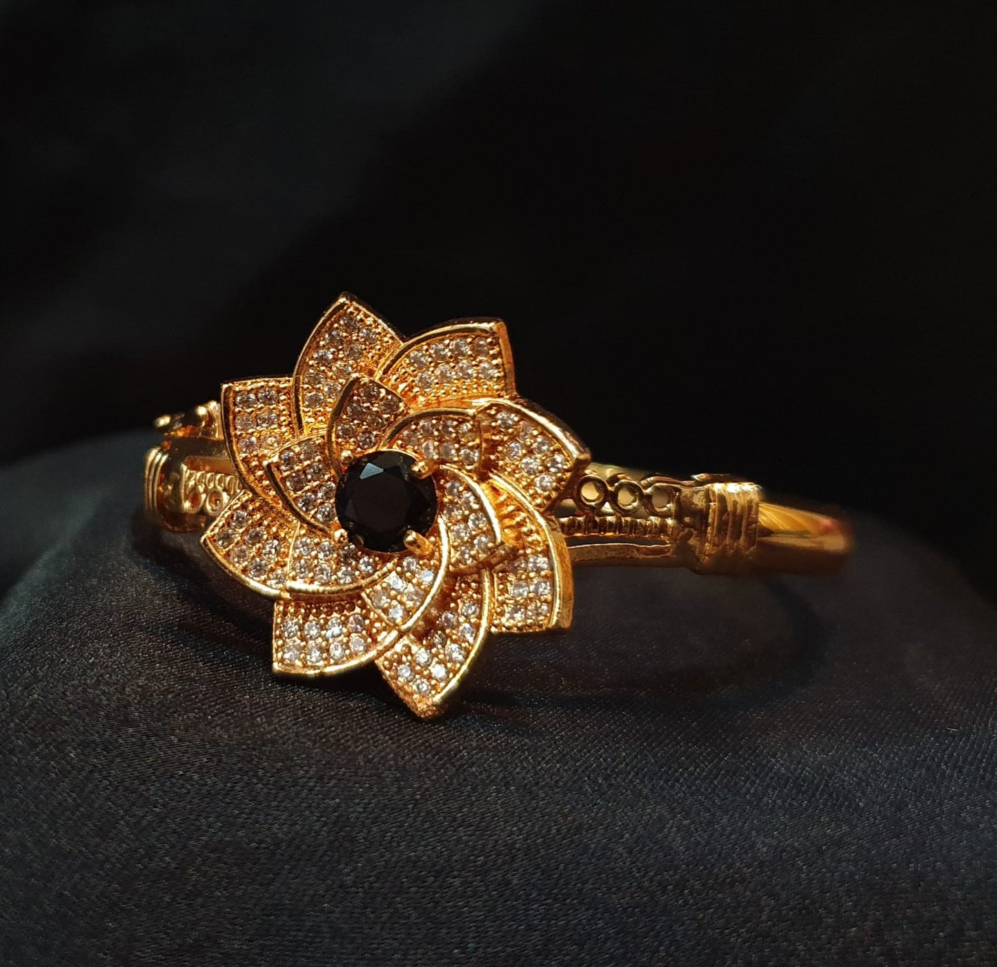 Openable Flower Bracelet ( Kara ) - China Gold